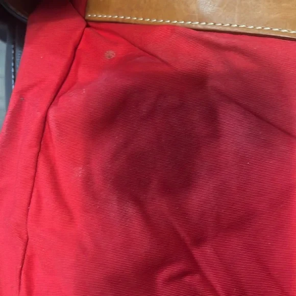 Dooney and Bourke pebble, leather red interior three sections - Picture 5 of 9